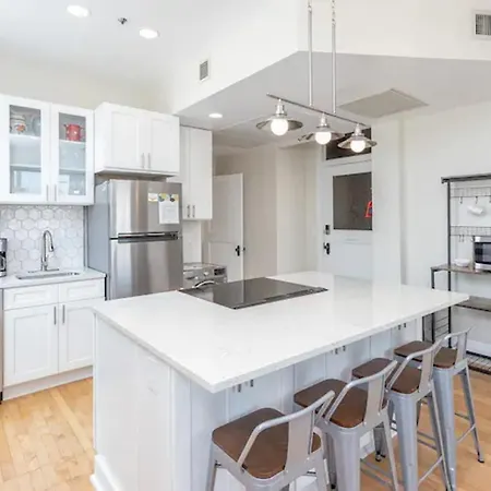 Downtown Digs: Urban Views & Posh Amenities Apartment